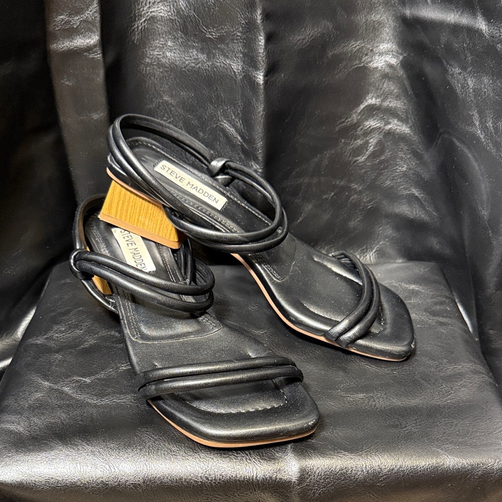 Steve Madden Elegant Black Sandals